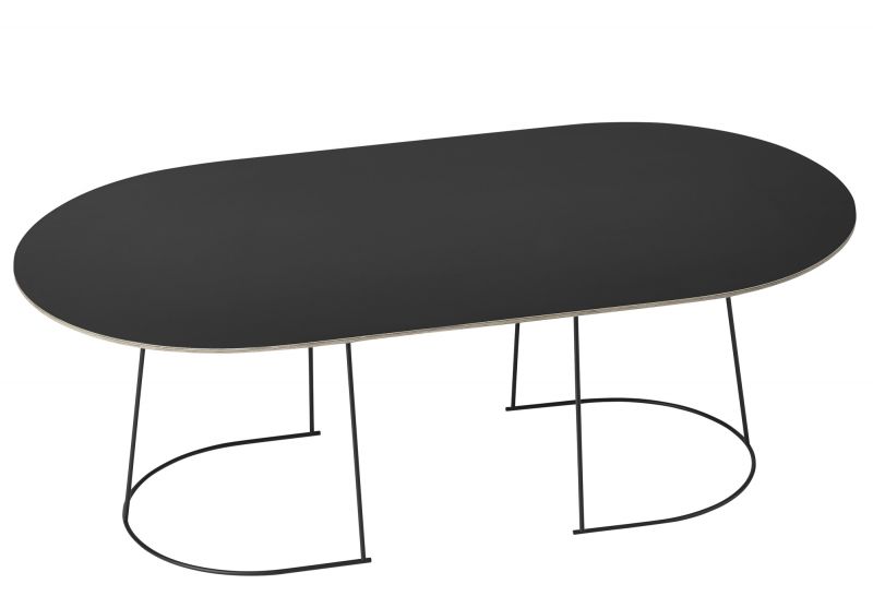 Schwarzer Airy Coffee Table von Muuto mit ovaler Tischplatte und filigranem Metallgestell.